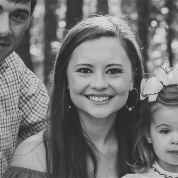 Meet your Posher, Caitlin - Picture 1 of 1